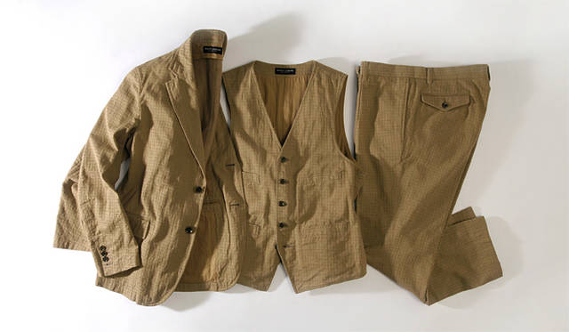 <strong>ESTNATION ｜エストネーション</strong>　ジャケット3万9900円、ジレ2万4150円、クロップドパンツ2万1000円（エストネーション ア スペシャル ブレンド ウィズ マービー ジャモーク／すべてエストネーション）