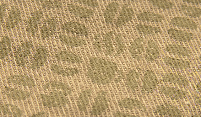 <strong>ESTNATION ｜エストネーション</strong>　コーヒー豆柄のなかにはコーヒーカップと湯気のマークが隠されている