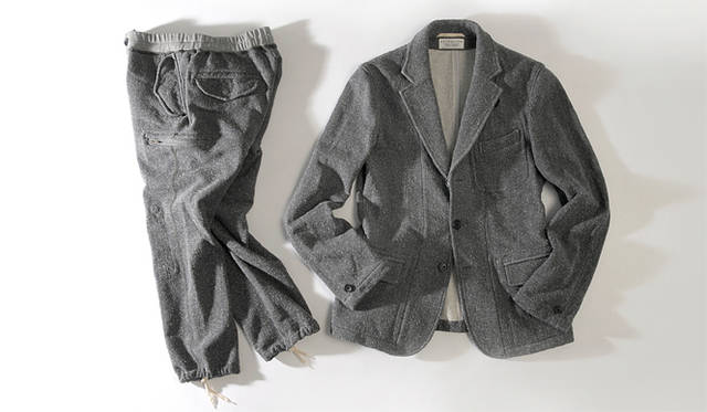 <strong>ESTNATION ｜エストネーション</strong>　クロップドパンツ2万1000円、ジャケット3万5700円（エストネーション ア スペシャル ブレンド ウィズ マービー ジャモーク／ともにエストネーション）