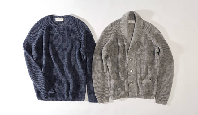 <strong>ESTNATION ｜エストネーション</strong>　クルーネックニット1万8900円、ショールカラーニット2万3100円（エストネーション ア スペシャル ブレンド ウィズ マービー ジャモーク／ともにエストネーション）