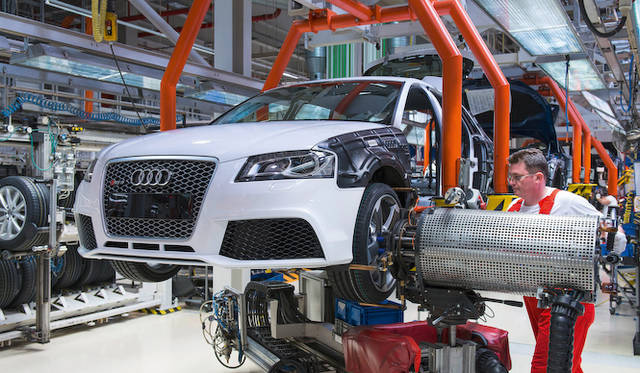 ハンガリー ジュールの RS3 スポーツバック組み立て