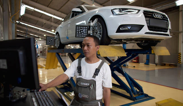 インドネシア ジャカルタでのA6の組み立て