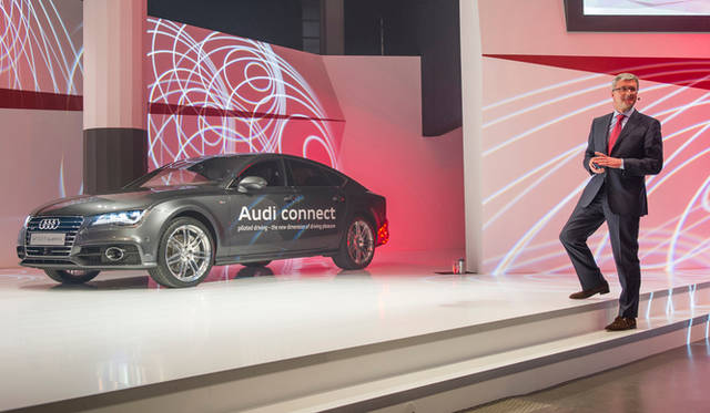  無人のA7 スポーツバックを遠隔操作する「パイロットドライブ」 最先端の安全技術と通信技術が実現するものだ