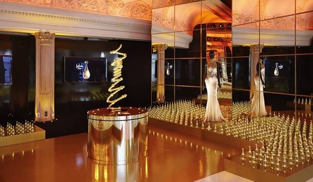 <strong>Dior｜ハロッズがディオールのワンダーランドに</strong>