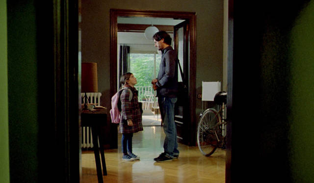 <strong>MOVIE｜あどけない少女の仮面の下に隠された謎『フリア よみがえり少女』</strong>