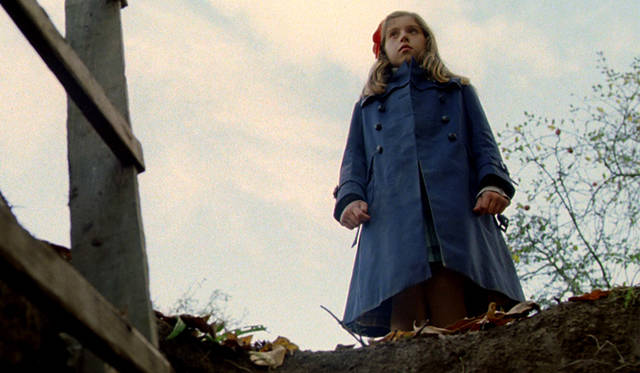 <strong>MOVIE｜あどけない少女の仮面の下に隠された謎『フリア よみがえり少女』</strong>