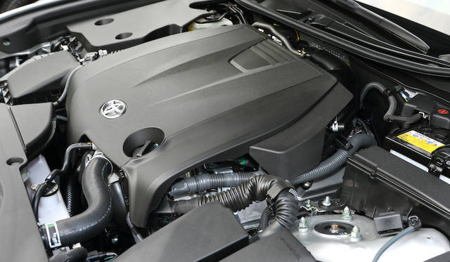 2.499ccV6エンジンは、最高出力149kW（203ps）/6,400rpm、最大トルク243Nm（24.8kgm）/4,800rpmを発揮する