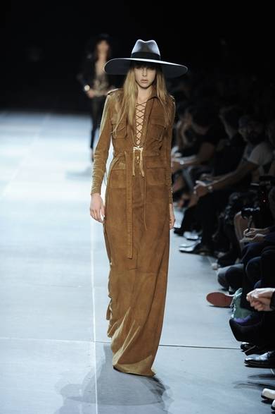 表参道店で日本国内唯一の取り扱いとなるエクスクルーシブルック<br /><br />サンローラン 表参道店<br />東京都渋谷区神宮前4-12-10<br />Tel. 03-5785-0750<br />営業時間｜11：00～21：00（日曜日 11：00～20：00）<br /><br />サンローラン ジャパン<br />Tel. 03-5766-3655