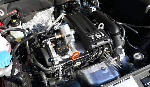 1,197cc 直列4気筒 SOHC インタークーラーターボエンジンは、最高出力 77kW（105ps）/ 5,000 rpm 最大トルク 175Nm（17.8kgm）/ 1,500-4,100 rpmを発生する