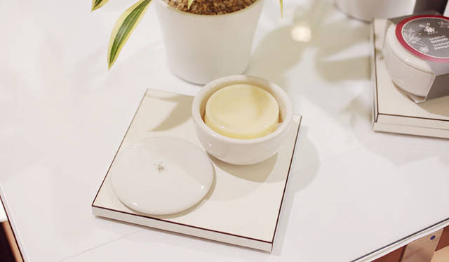 <strong>ISETAN MEN’S｜伊勢丹</strong>　伊勢丹新宿店メンズ館1階 メンズコスメティック　磁器製シェービングボウル(シェービングソープ入り）4095円