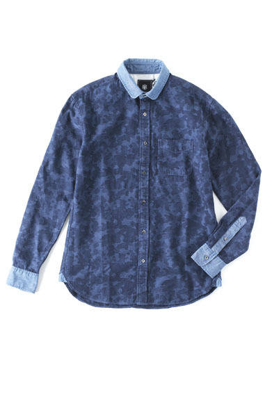 <strong>阪急メンズ東京｜2013年4月は、ドレッシーに着こなす“インディゴシック”</strong>　インディゴシャツ1万8900円（ニューヨーカー バイ ケイタ マルヤマ／阪急メンズ東京）