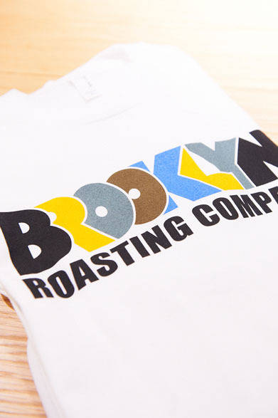 <strong>阪急メンズ東京｜2013年4月は、ドレッシーに着こなす“インディゴシック”</strong>　6階｜サーフカフェ ブルックリン ロースティング カンパニー