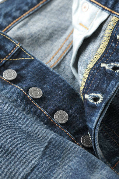 <strong>阪急メンズ東京｜2013年4月は、ドレッシーに着こなす“インディゴシック”</strong>　「LEVI'S ORIGINAL　501 FIT」1万2600円（リーバイス／阪急メンズ東京）