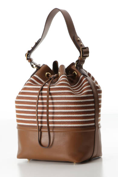 <strong>J&M DAVIDSON｜J&M デヴィッドソン</strong> カーフレザーのトリミングとストライプのコンビがさわやかな新型「ORGA」 [W35×H41×D17cm] 13万200円