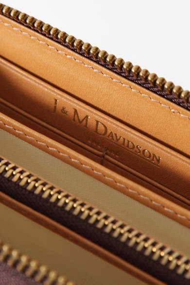 <strong>J&M DAVIDSON｜J&M デヴィッドソン</strong> 「NEW SIZE L ZIP WALLET」（ゼラニウム）