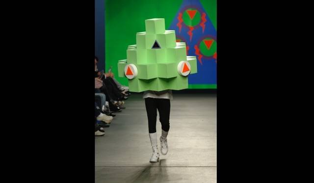 <strong>ART 13｜「ARRRGH! MONSTERS DE MODE」</strong>　Cassette Playa, ‘L.S.I.’ collection, S/S 2007, prop design: Gary Card, courtesy of Fashion East MAN and Cassette Playa, sponsored by TOPMAN.