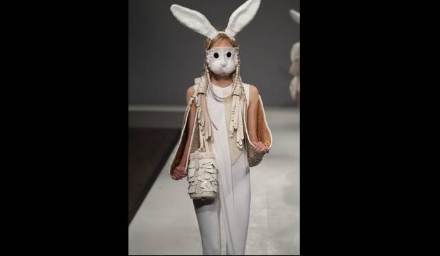 <strong>ART 13｜「ARRRGH! MONSTERS DE MODE」</strong>　Kim Traeger, ‘Run-Over Rabbit’, BA collection Central Saint Martins College of Art and Design Fashion & Textiles Department, 2011, photo:  Niall McInerney. 