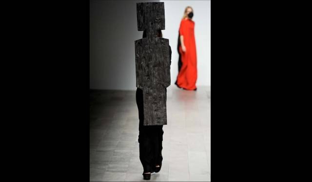 <strong>ART 13｜「ARRRGH! MONSTERS DE MODE」</strong>　Rejina Pyo, MA collection, Central Saint Martins College of Art and Design Fashion & Textiles Department, 2011, © photo: Rejina Pyo. 