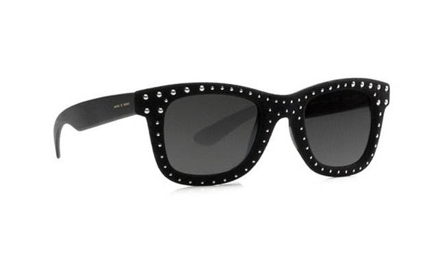 <strong>SEIBU｜西武渋谷店</strong>　ブランド「イタリア・インディペンデント」のアイウェアカルチャーを代表する「アイベルベット・ロック」。ベルベットタッチ加工のサングラスにハンドメイドでスタッズをほどこしたモデル。サングラス2万8350円（アイベルベット・ロック／イタリア・インディペンデント）