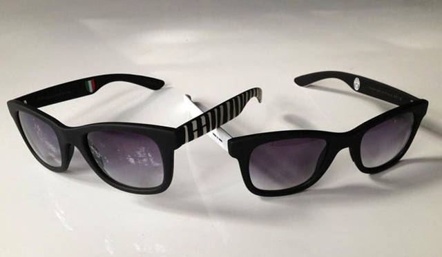 <strong>SEIBU｜西武渋谷店</strong>　「イタリア・インディペンデント デビューフェア」　ラポ・エルカーンの一家がオーナーを務めるサッカーチーム「ユベントス」が、2012年度シーズンにセリエAリーグ優勝30回目を果たした際に作られた記念のトリビュートサングラス。サングラス各2万5200円（ユベントストリビュートモデル／イタリア・インディペンデント）