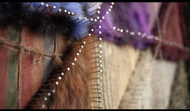 <strong>FENDI｜『フェンディ　もうひとつのアート、クリエイションとイノベーションの軌跡』</strong>　「カラーチャート」のタブレット、1988-89年秋冬