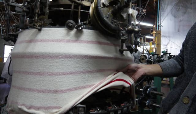 　吊り編み機と切替器を組み合わせることで実現した商品