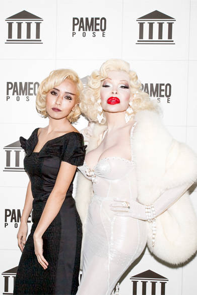 <strong>PAMEO POSE｜パメオ・ポーズ</strong>　左から 「Pameo Pose」ディレクター PELI、アマンダ・ルポール