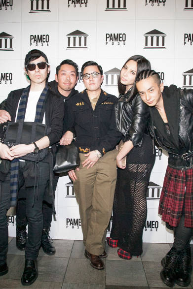 <strong>PAMEO POSE｜パメオ・ポーズ</strong>　左から 今角宇祐、スタイリスト 西村哲也、スタイリスト 坂元真澄、「FALINE TOKYO」スタッフ 秋元 優、ヘアメイクアーティスト 奈良裕也