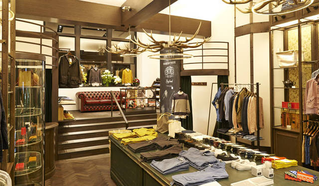 <strong>WORK NOT WORK｜ワークノットワーク</strong>　丸の内KITTE 1階「WORK NOT WORK URBAN RESEARCH KITTE丸の内店」