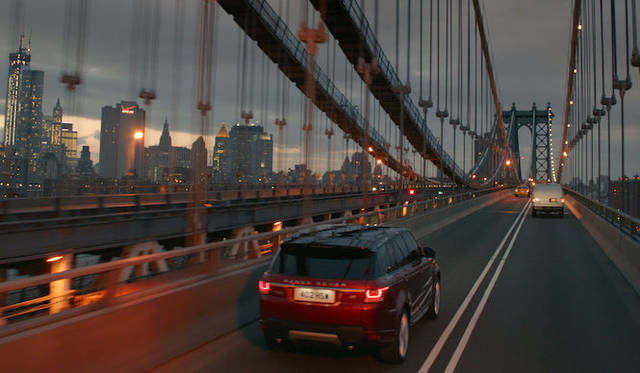 イギリスの俳優、ダニエル・クレイグ氏が発表会会場へ向かう