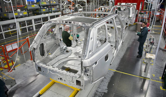 新型レンジローバー スポーツは、イギリスに新設された最新工場で生産される