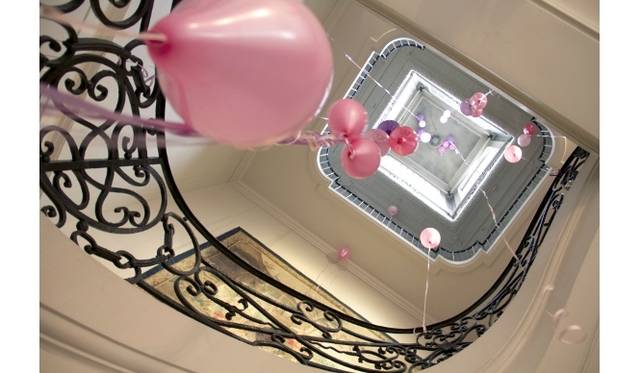 新作フレグランス「プラダ キャンディー ロー」発売記念ショートフィルム公開　物語の舞台となる3都市／パリ