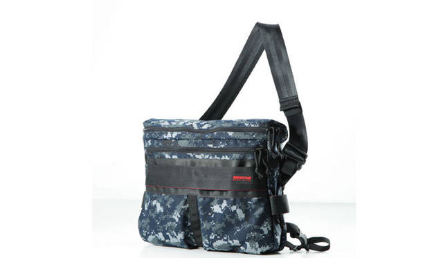 <strong>BRIEFING｜ブリーフィング</strong>　DUNE SHOULDER NAVY DIGITAL CAMO　3万450円