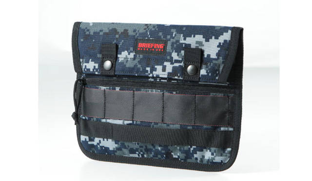 <strong>BRIEFING｜ブリーフィング</strong>　PAD CASE NAVY DIGITAL CAMO　1万1550円