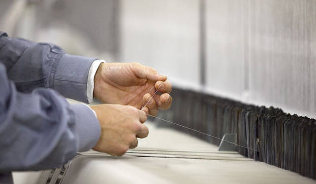 <strong>ℓℓℓworks｜ルルルワークス</strong>　通常タオルに使われるものより細い“40番単糸”という細い糸で織られるため、薄くて軽く、乾きやすいタオルになる