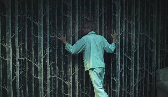 <strong>MOVIE｜11人の役柄を演じる男性の1日を追う『ホーリー・モーターズ』</strong>　© Pierre Grise Productions