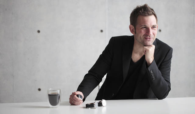 <strong>My Own Watch｜ニコライ・バーグマンさん</strong>　「腕時計が好きになったのは、実はほんの4、5年前のことなんです。きっかけは奥さんがプレゼントしてくれた黒い文字盤の1本の腕時計でした」