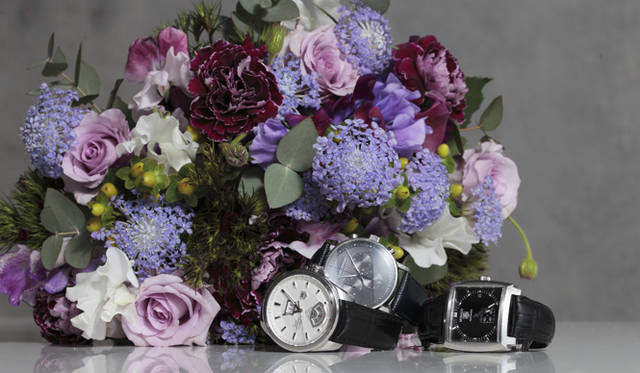 <strong>My Own Watch｜ニコライ・バーグマンさん</strong>　フラワーブーケに愛用の腕時計を添えて