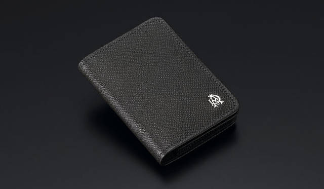<strong>dunhill｜ダンヒル</strong>　レザーコレクション「Bourdon」　ビジネスシーンでは欠かすことのできない高い収容力をもつマチ付きカードケース1万8900円（8.5×11cm）© dunhill