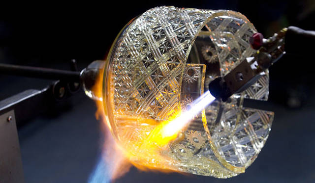 <strong>nendo｜ネンド</strong>　ミラノサローネ2013　「patchwork-glass lamp」for Lasvit　@ Via Enrico Stendhal 35