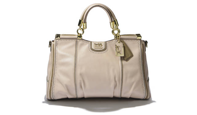 <strong>COACH｜コーチ</strong>　コーチ表参道 限定アイテム　「マディソン ジグザグ パーフォレーテッド Caroline」 [H26×W39×D17cm]　16万8000円