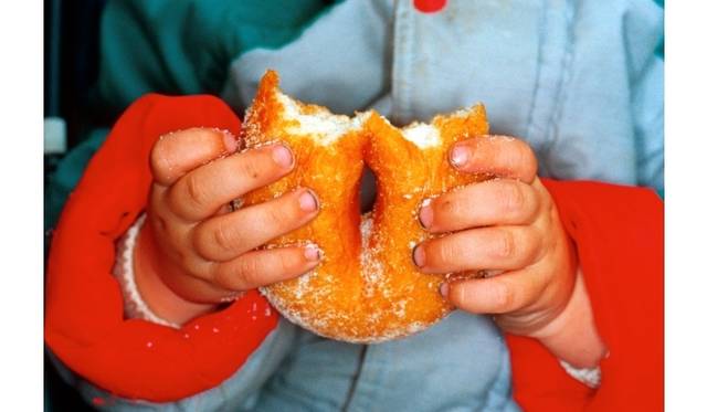 <strong>EVENT｜ポップアップレストラン『SAY CHEESE! The World of Martin Parr in Five Courses』</strong>　© Martin Parr / Magnum Photos　