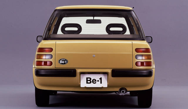 ボディカラーのネーミングも当時としては凝ったものだった。こちらは「パンプキンイエロー」