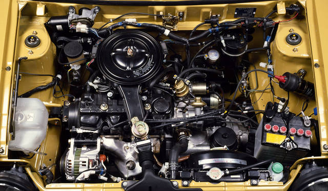 搭載されるのは、最高出力52psを発生する987ccの直列4気筒OHCエンジン