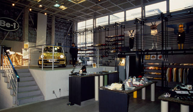 「Be-1ショップ」店内の様子。Be-1の実車も展示されていた