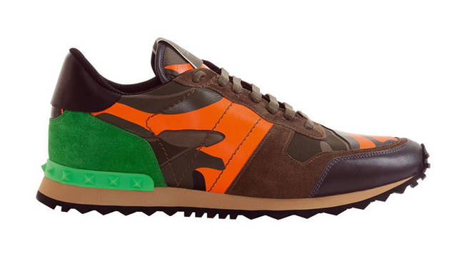 <strong>VALENTINO｜ヴァレンティノ</strong>　VALENTINO GARAVANI / ヴァレンティノ ガラヴァーニ 「ロックランナー」　ミラノ モンテナポレオーネフラグシップストア限定スニーカーコレクション　　ORANGE SNEAKER 価格｜490.00 EUR