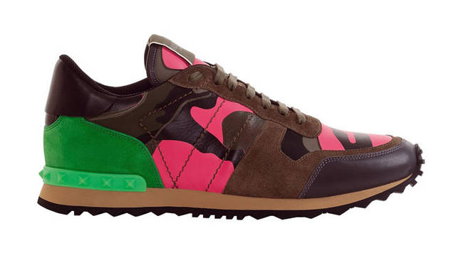 <strong>VALENTINO｜ヴァレンティノ</strong>　VALENTINO GARAVANI / ヴァレンティノ ガラヴァーニ 「ロックランナー」　ミラノ モンテナポレオーネフラグシップストア限定スニーカーコレクション　　PINK SNEAKER 価格｜490.00 EUR