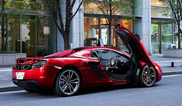 mclaren_mp4-12c_spider_001 ドアの開き方をふくめ、クーペとほとんど変わらない