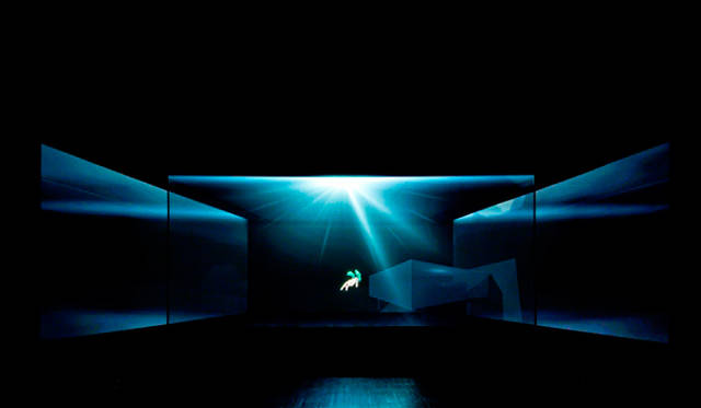 <strong>THEATER｜渋谷慶一郎×初音ミクによる新作オペラ『THE END』</strong>　Photo: KENSHU SHINTSUBO Courtesy of Yamaguchi Center for Arts and Media [YCAM]