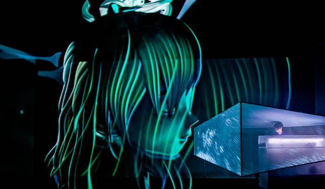 <strong>THEATER｜渋谷慶一郎×初音ミクによる新作オペラ『THE END』</strong>　Photo: KENSHU SHINTSUBO Courtesy of Yamaguchi Center for Arts and Media [YCAM]